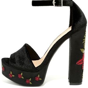 Black Chinese Laundry Hees